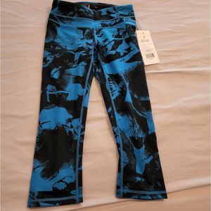 Lucy studio Hatha capri active athletic workout leggings size‎ small new!!!